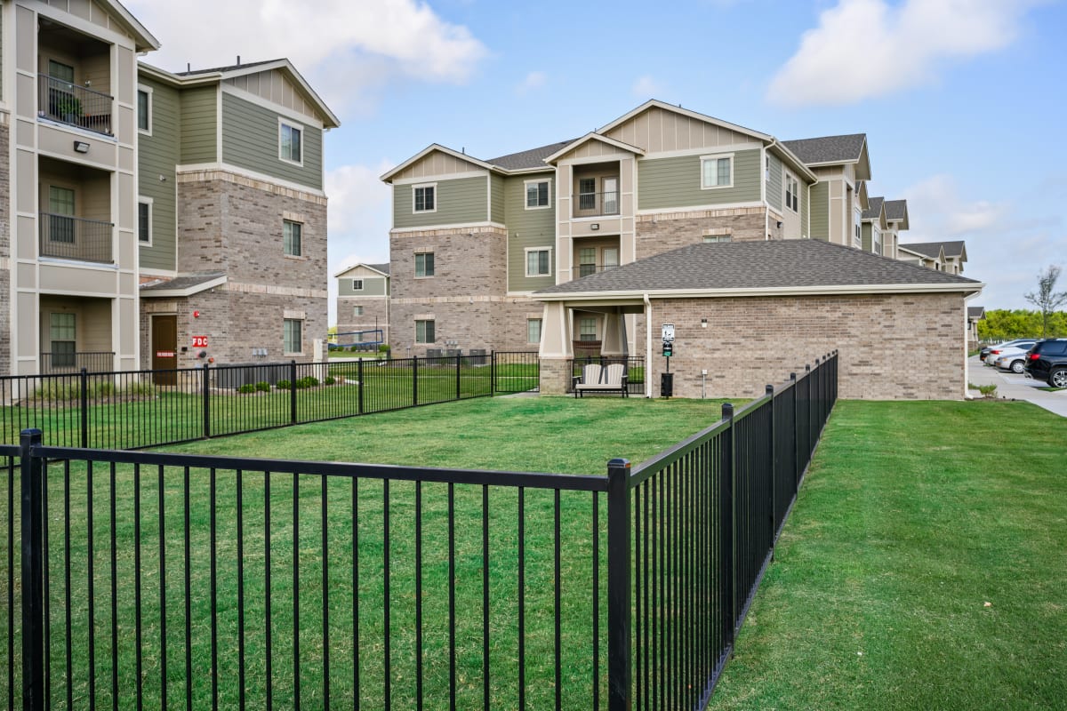 Photos and Video of Shannon Creek Apartments in Burleson, TX